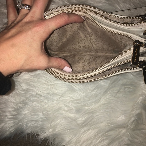 Michael Kors Cream Crossbody - Picture 4 of 5